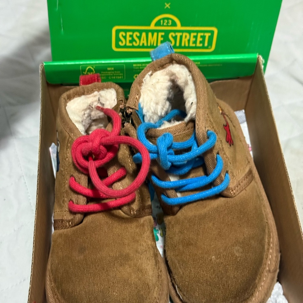UGG Kids Boots - Brown with Red and Blue Laces
